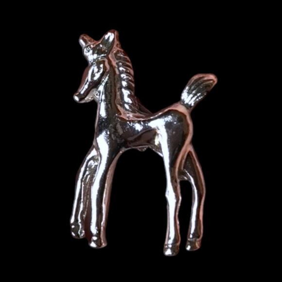 Tiny horse pin, silver tone baby colt pin, brooch - Picture 1 of 8